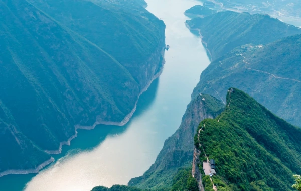 Day 7: Yangtze River Cruise (B, L, D)