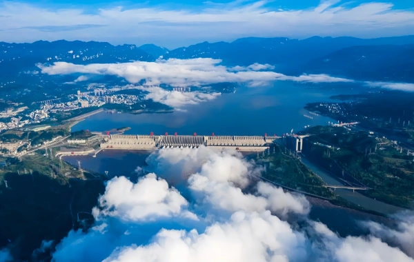 Day 8: Yangtze River Cruise & Yichang Departure (B)